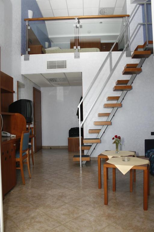 TV a/nebo společenská místnost v ubytování Hotel Zlatni Lav