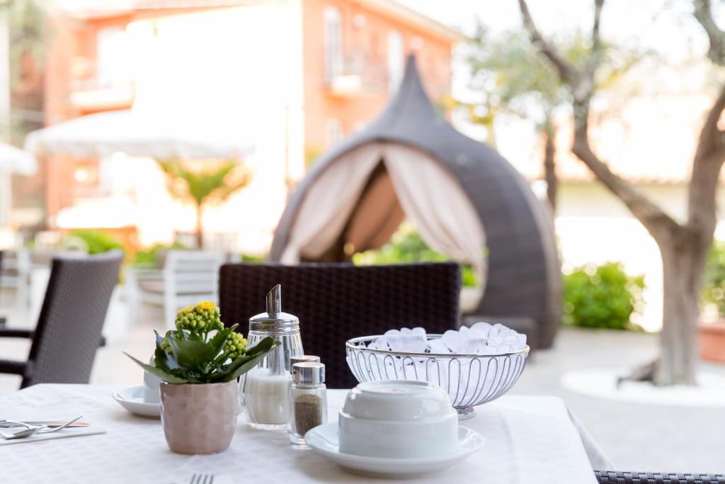 Fotografie z fotogalerie ubytování Hotel Pace v destinaci Torri del Benaco