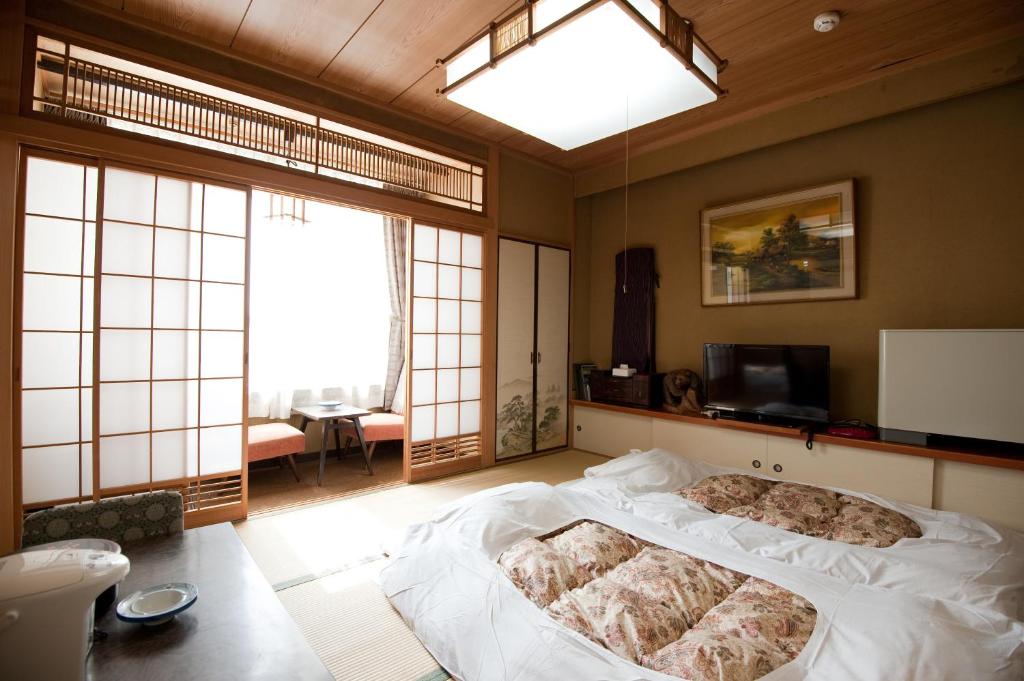 Postel nebo postele na pokoji v ubytování Ryogoku River Hotel