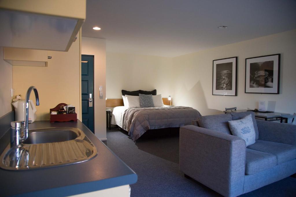 Akaroa Criterion Motelにあるベッド