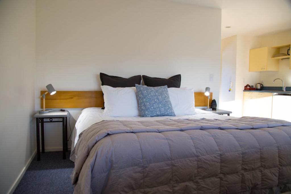 Akaroa Criterion Motelにあるベッド