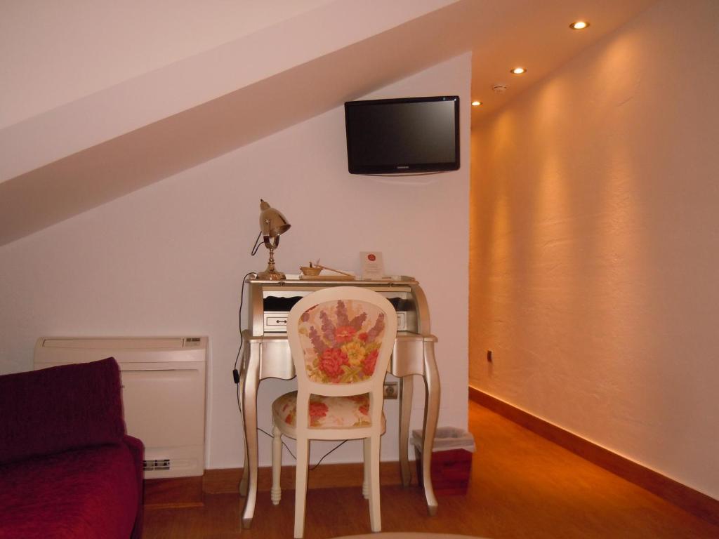TV a/nebo společenská místnost v ubytování Posada La Torre de los Isla & Spa
