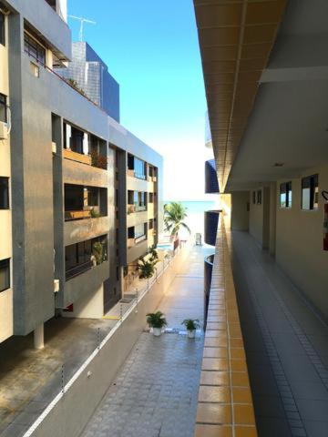  Apartamento em prédio Beira Mar