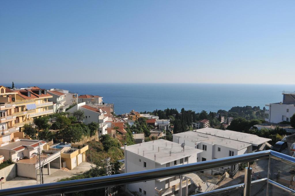 Ambassador & Ambassador Lux Apartments - 12