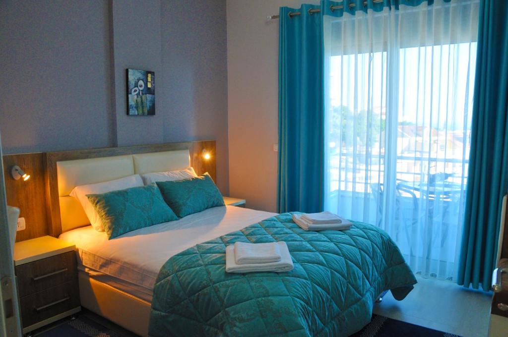 Ambassador & Ambassador Lux Apartments - 9