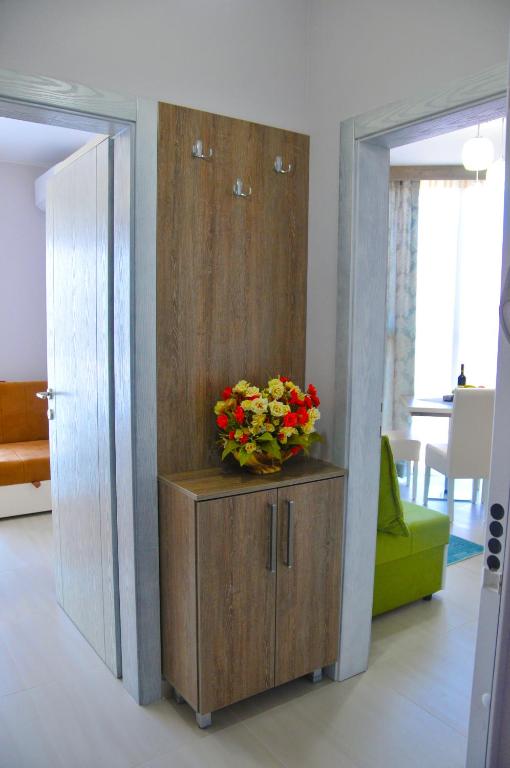 Ambassador & Ambassador Lux Apartments - 15