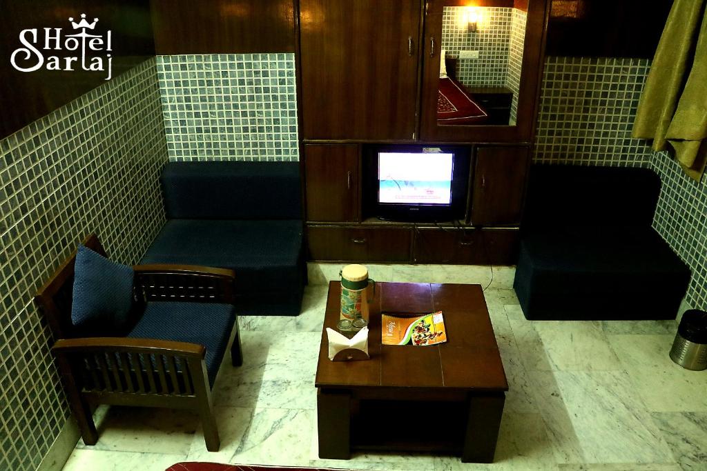 TV i/ili multimedijalni sistem u objektu Hotel Sartaj