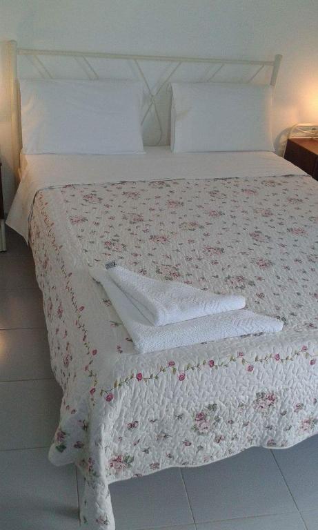 Postel nebo postele na pokoji v ubytování Artemis Rooms