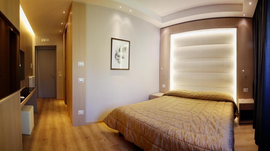 a bedroom with a bed in a room at Ago's in Roccaraso