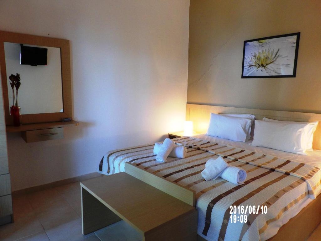 Posteľ alebo postele v izbe v ubytovaní Peristeridi Apartments