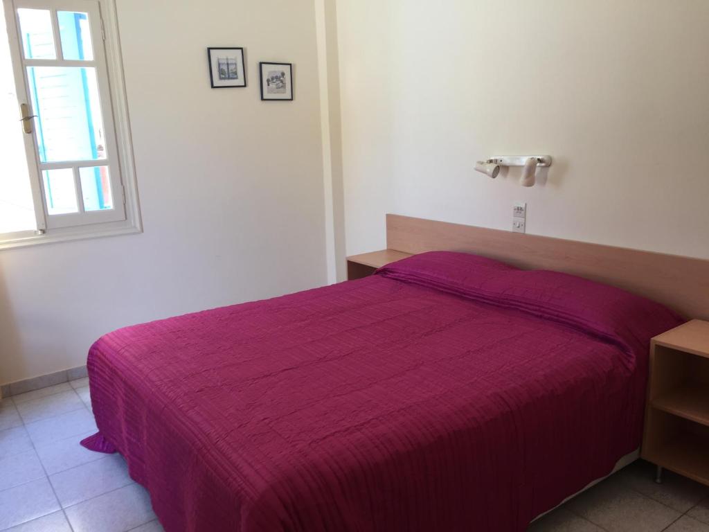 Postel nebo postele na pokoji v ubytování Sylvia Studios