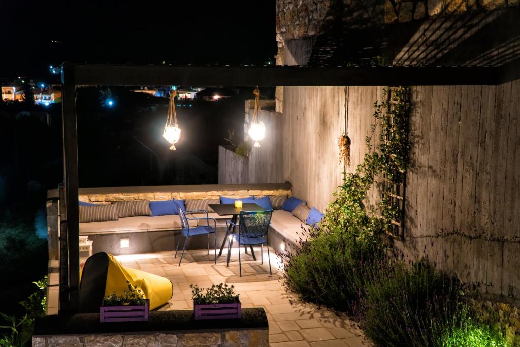 Patio alebo iná vonkajšia časť ubytovania Oikies High Living Complex
