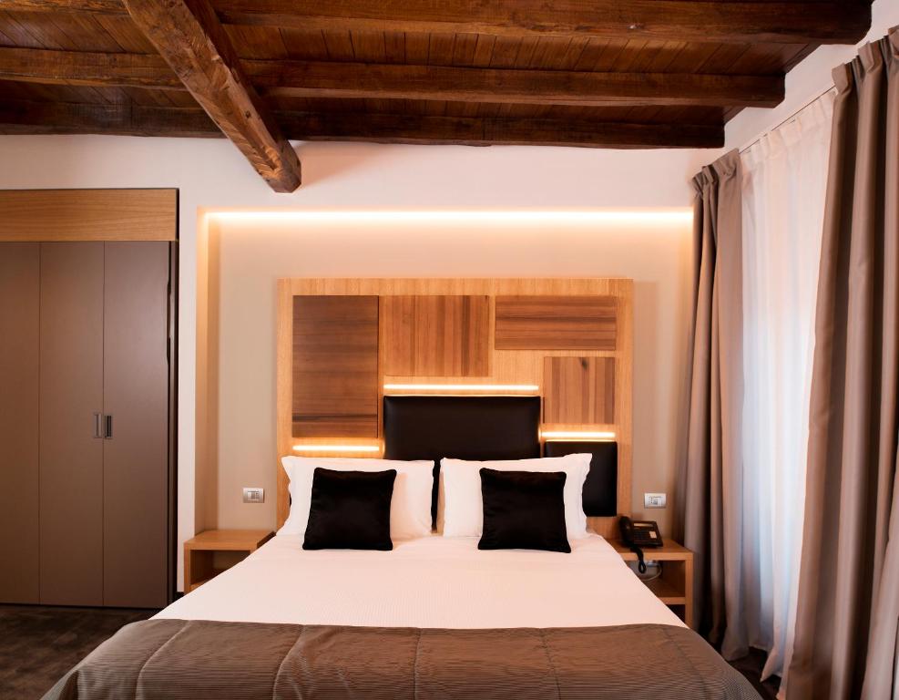 Postel nebo postele na pokoji v ubytování Hotel Trevi - Gruppo Trevi Hotels