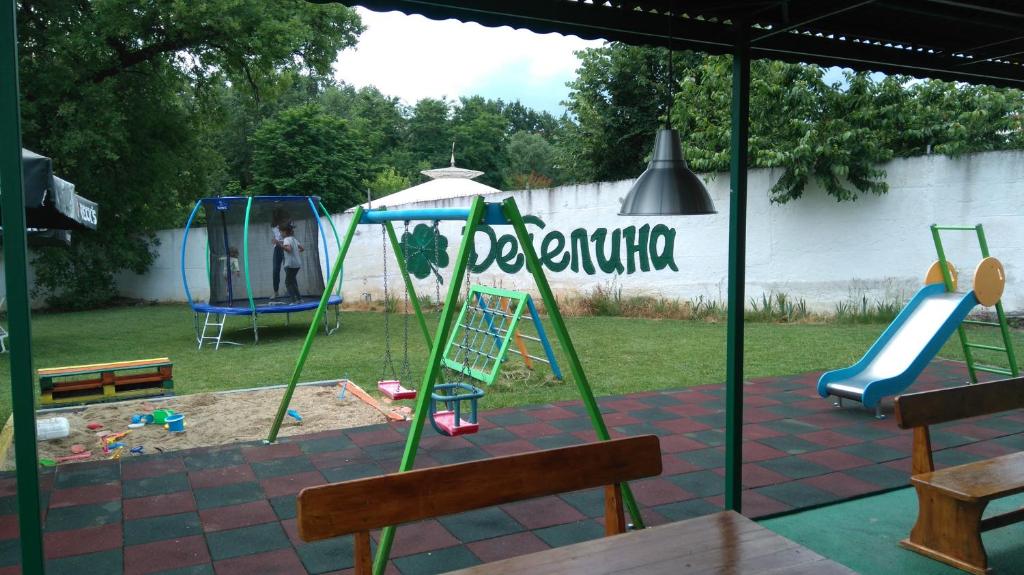 Herní místnost nebo prostor pro děti v ubytování Detelina Complex