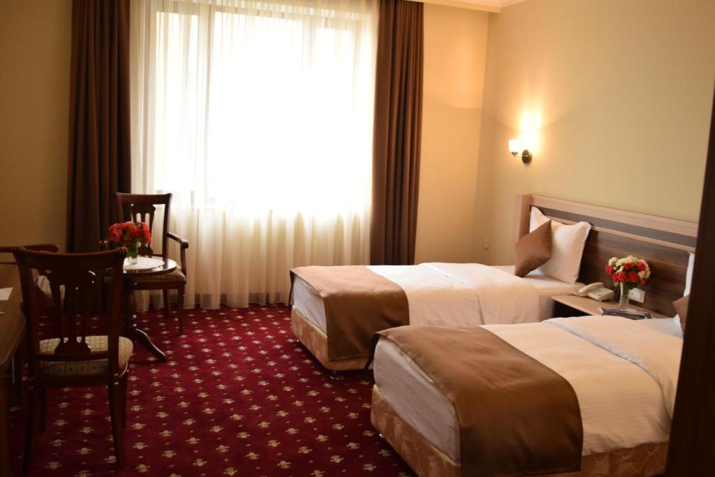 Postel nebo postele na pokoji v ubytování Artsakh Hotel