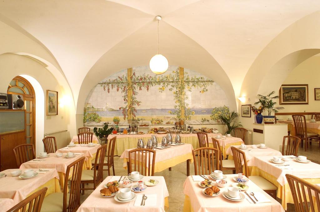 Restaurace v ubytování Hotel Marconi