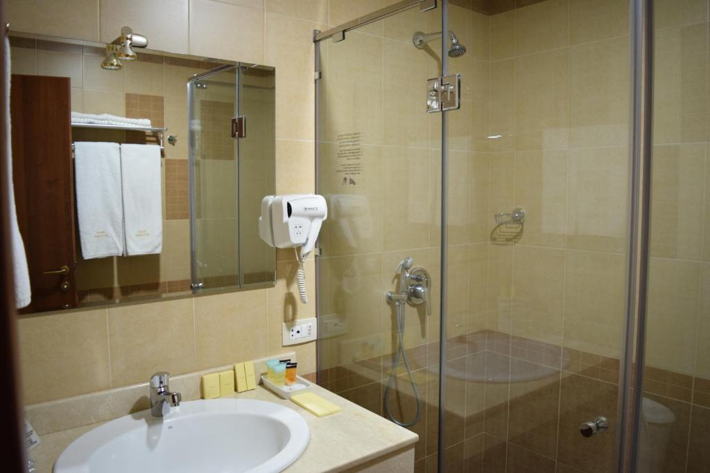 Koupelna v ubytování Artsakh Hotel