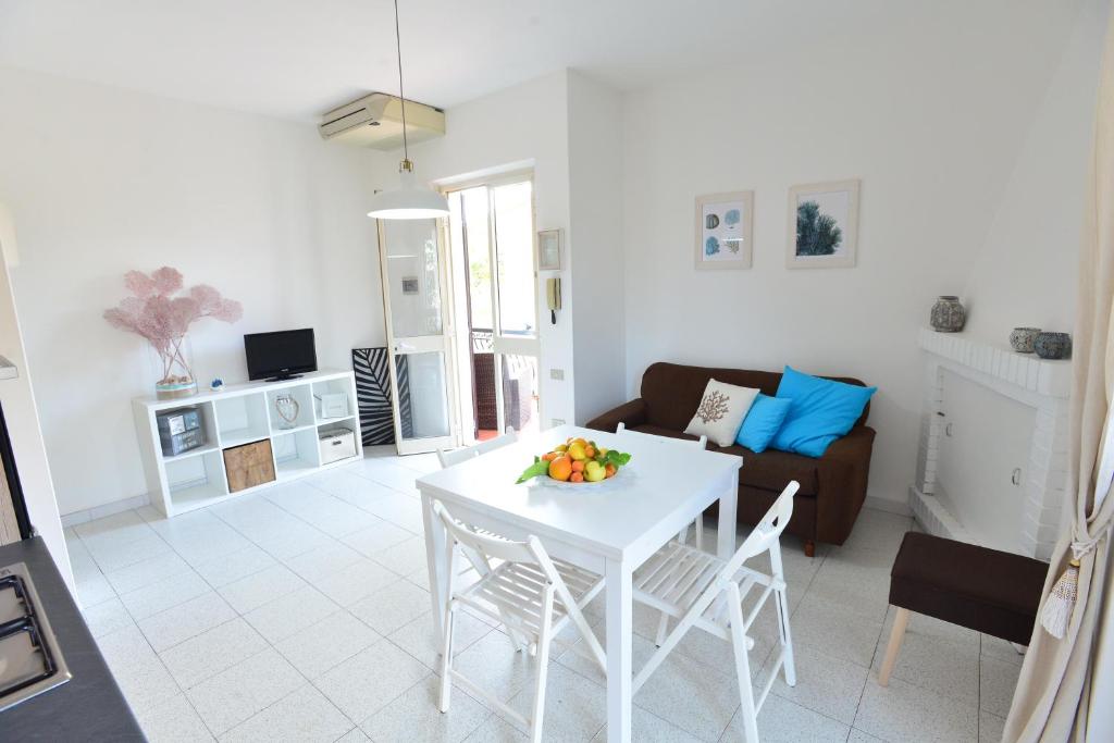 Televízia a/alebo spoločenská miestnosť v ubytovaní Villa Elisabetta Apartments
