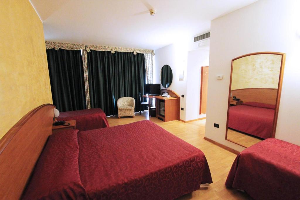Postel nebo postele na pokoji v ubytování Hotel Europa