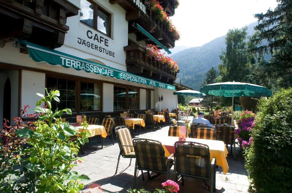 Nespecifikovaný výhled na hory nebo výhled na hory při pohledu z hotelu
