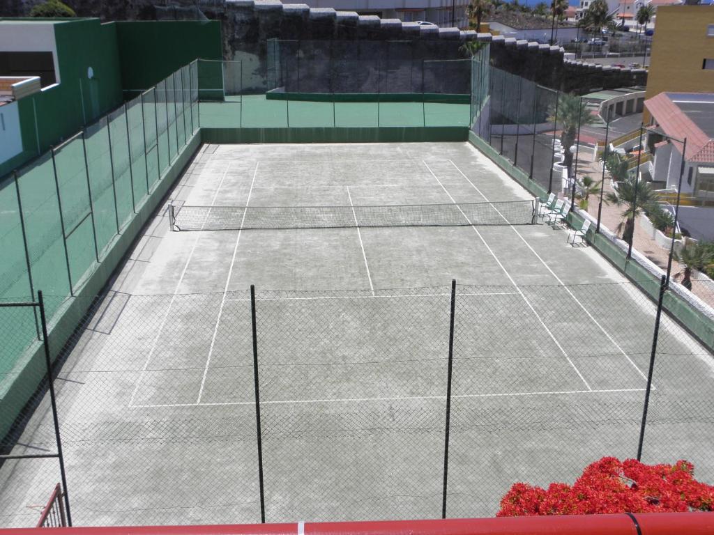 Tennis and/or squash facilities at First Line Beach Apartment with Ocean View La Arena or nearby