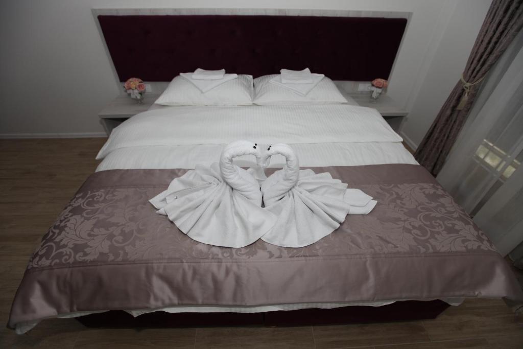 Postel nebo postele na pokoji v ubytování Apis Hotel
