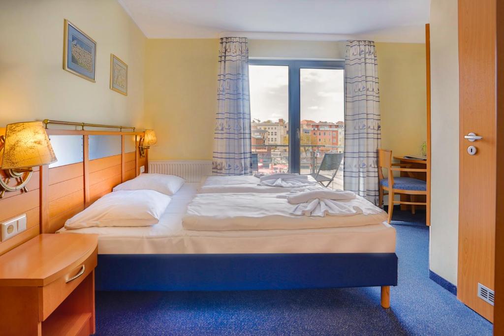 Postel nebo postele na pokoji v ubytování Hiddenseer Hotel