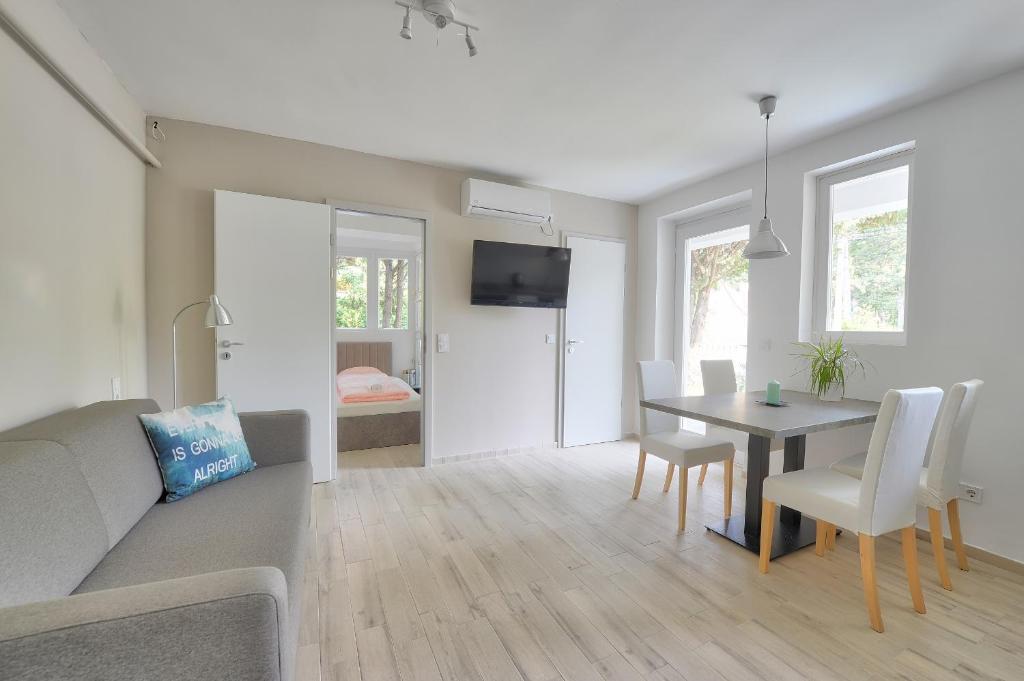 Telewizja i/lub zestaw kina domowego w obiekcie Villa Oliver 3 Siófok
