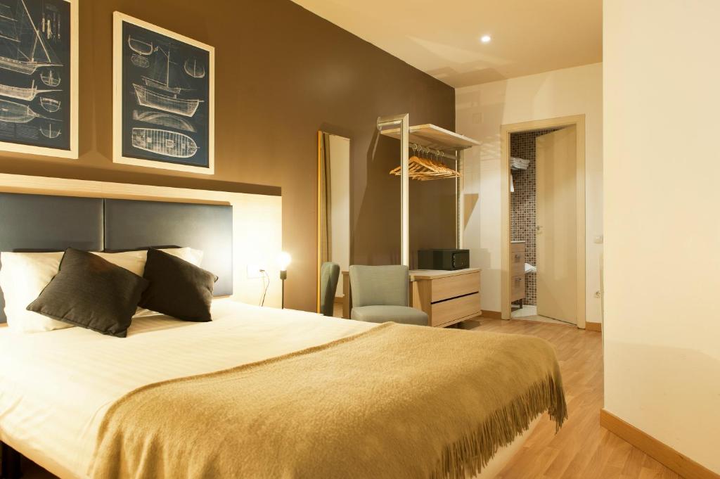 Postel nebo postele na pokoji v ubytování MH Apartments Ramblas