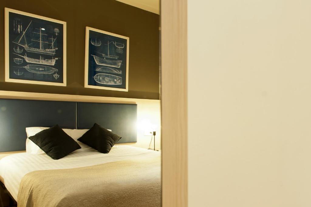 Postel nebo postele na pokoji v ubytování MH Apartments Ramblas