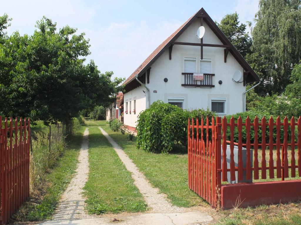 Vonkajšia záhrada v ubytovaní Osho Vendégház