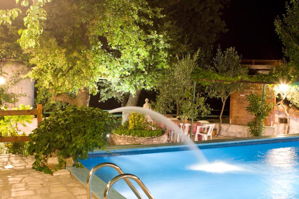 The swimming pool at or close to Albergo B&B Antica Trattoria Bacco