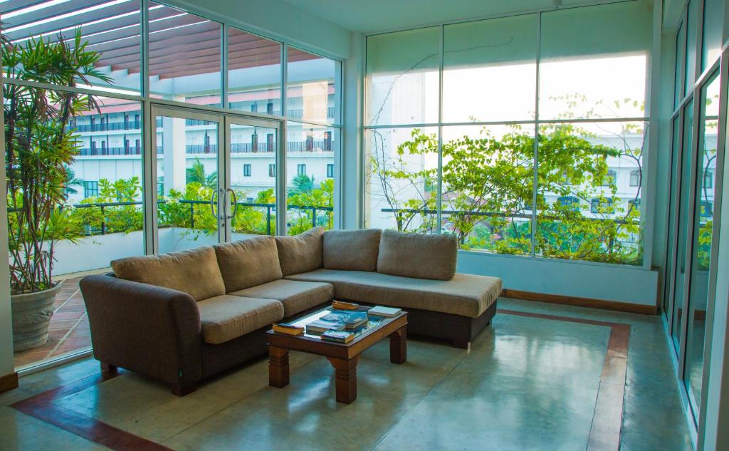 Ruang duduk di Refresh Hotel Hikkaduwa