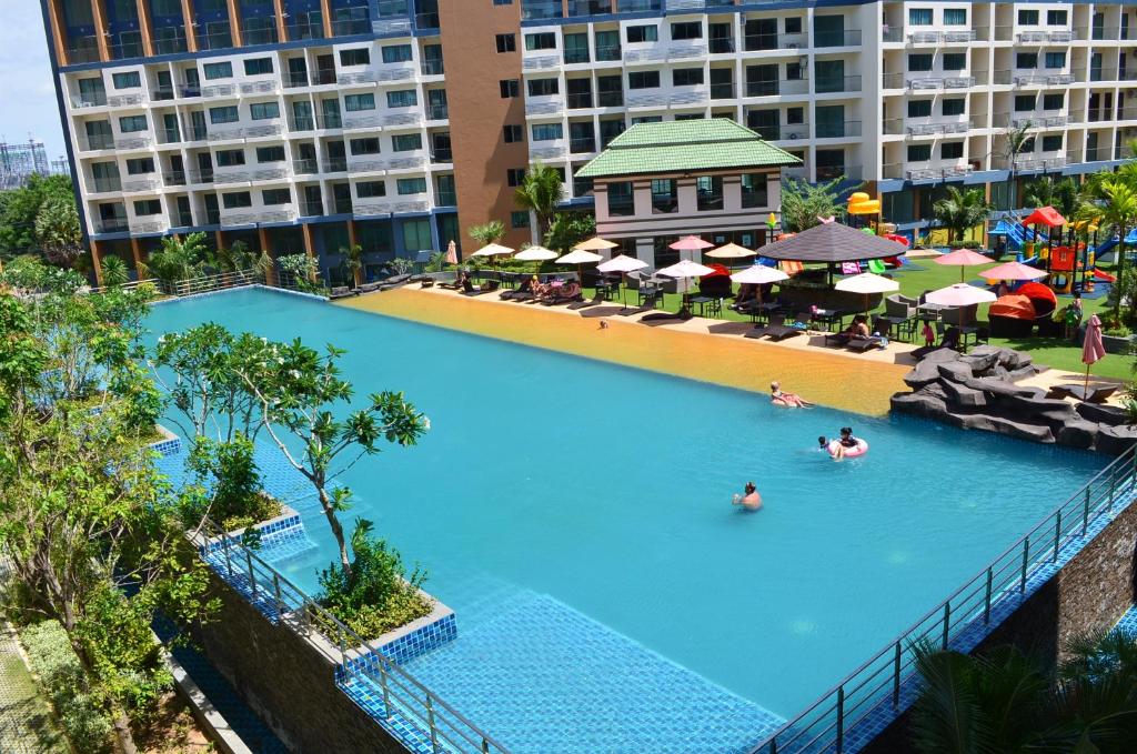 an overhead view of a swimming pool at a resort at Laguna Beach Resort 2 in Jomtien Beach