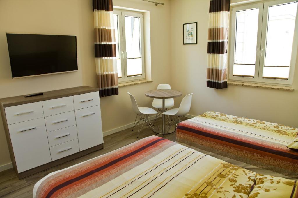 Holiday-Darłówko - Triple Room With Bathroom
