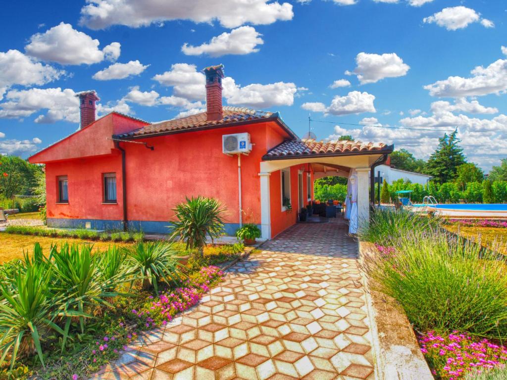 Ogród w obiekcie Holiday Home Villa Angelina 1233