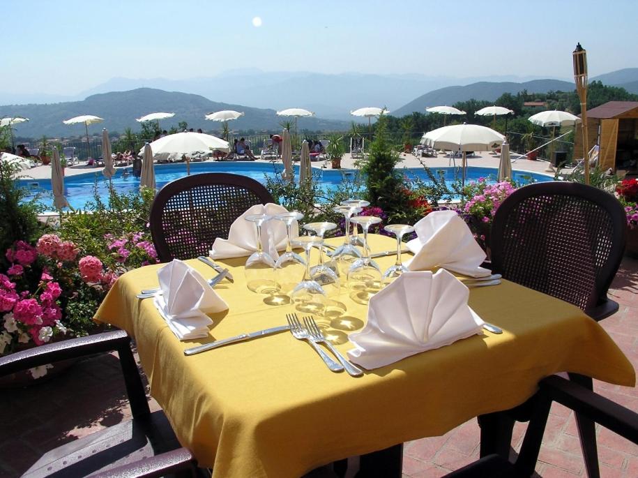 a yellow table with utensils on a yellow table cloth at Residenza Vallefiorita in Rocchetta a Volturno