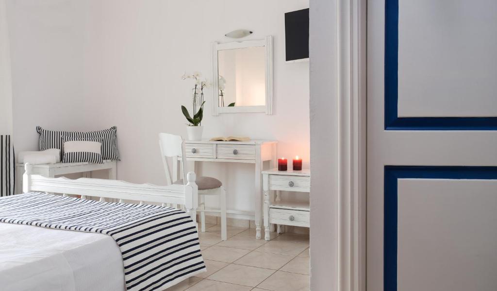 Postel nebo postele na pokoji v ubytování Iris Beach Hotel