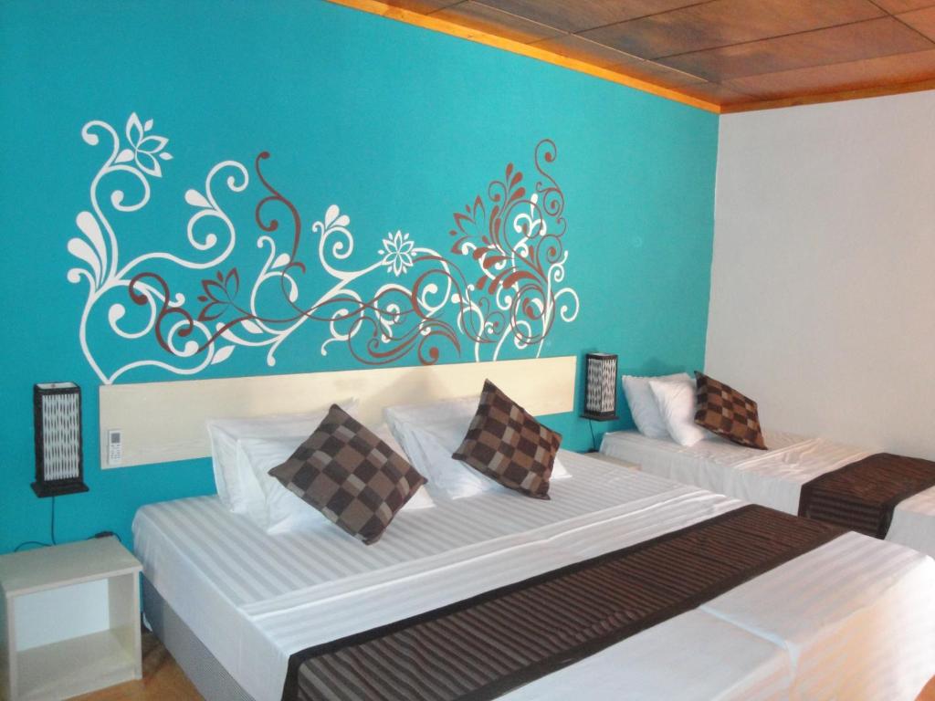 Postel nebo postele na pokoji v ubytování Stingray Beach Inn