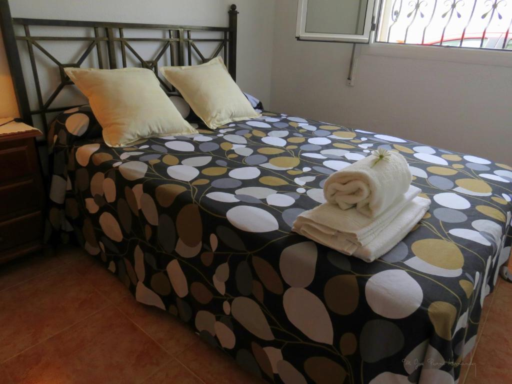 A bed or beds in a room at La Casa de la Lluna