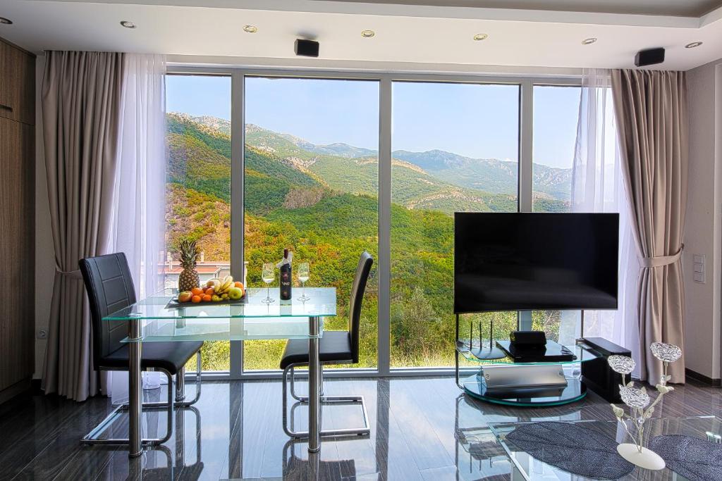 Nespecifikovaný výhled na hory nebo výhled na hory při pohledu z apartmánu