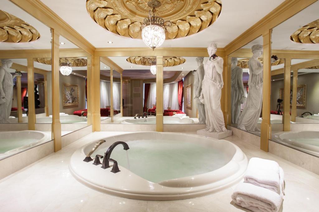 Fantasyland Hotel