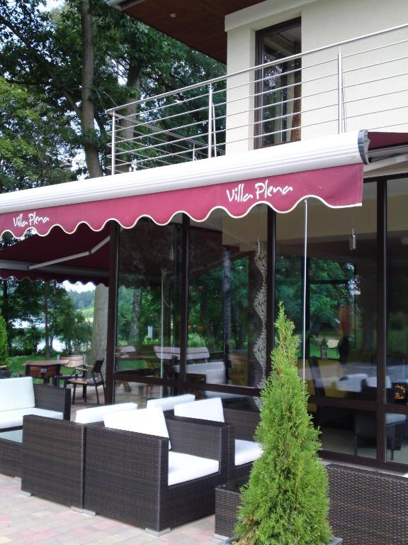 Reštaurácia alebo iné gastronomické zariadenie v ubytovaní Villa Plena