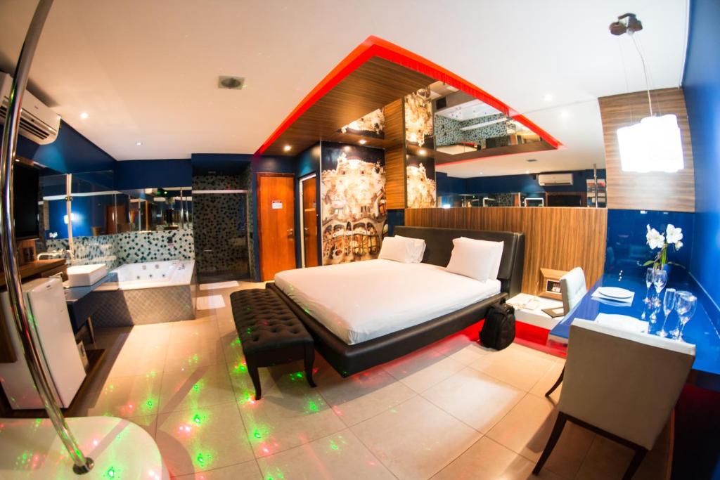  Platinum Motel (Adults Only)