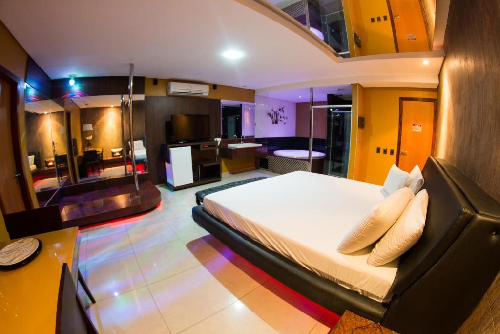  Platinum Motel (Adults Only)