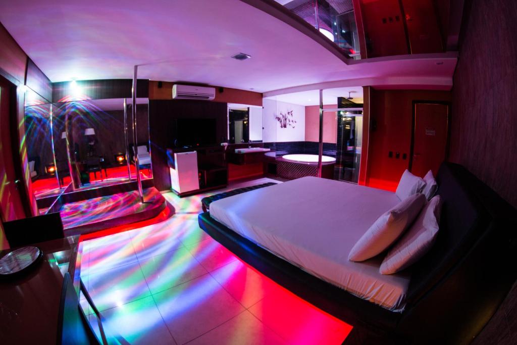  Platinum Motel (Adults Only)