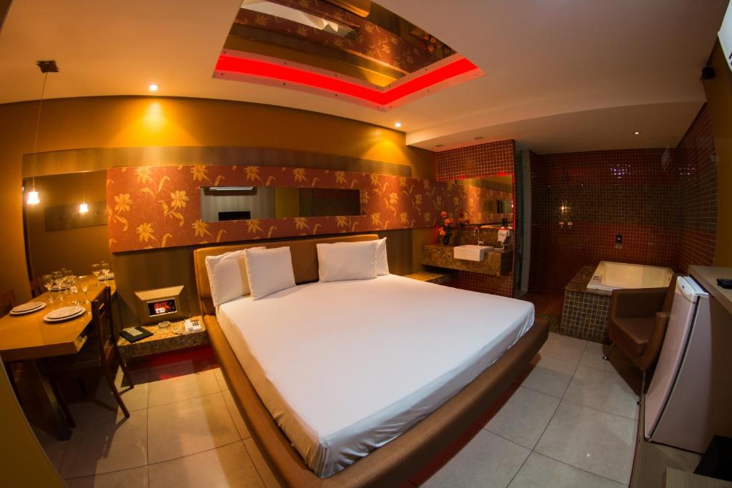  Platinum Motel (Adults Only)