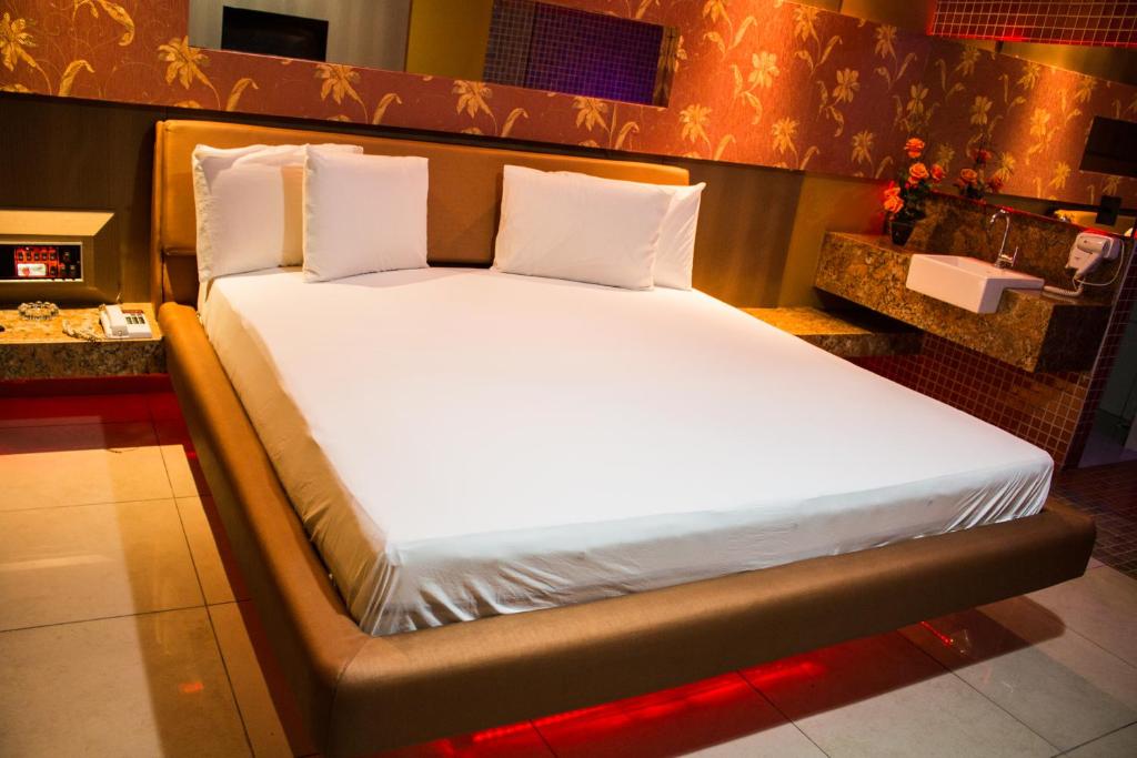  Platinum Motel (Adults Only)