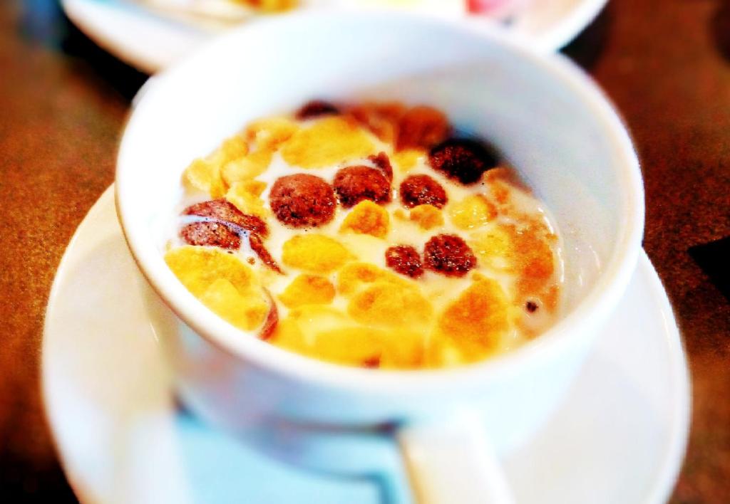 a cup of coffee with berries in it on a plate at Chang Buri Resort & Koh Chang Hillside in Ko Chang