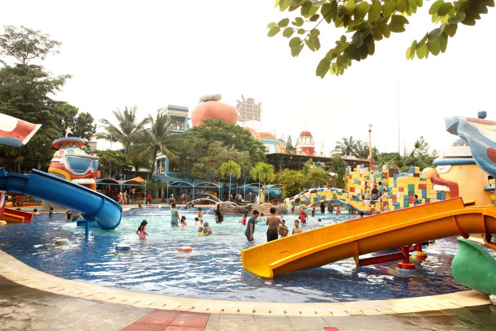 Bazén v ubytování Amaris Hotel Serpong Tangerang nebo v jeho okolí